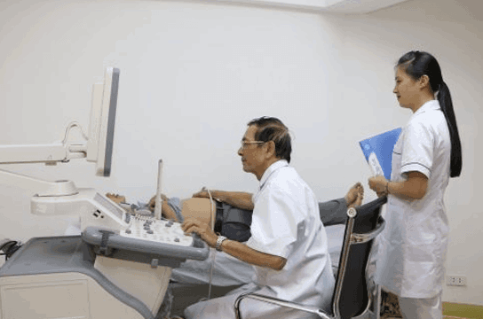 may-dieu-tri-benh-viem-tien-liet-tuyen-bang-nhiet-nang