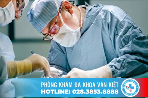 Phẫu thuật cắt bao quy đầu để điều chỉnh trạng thái bao quay đầu về bình thường